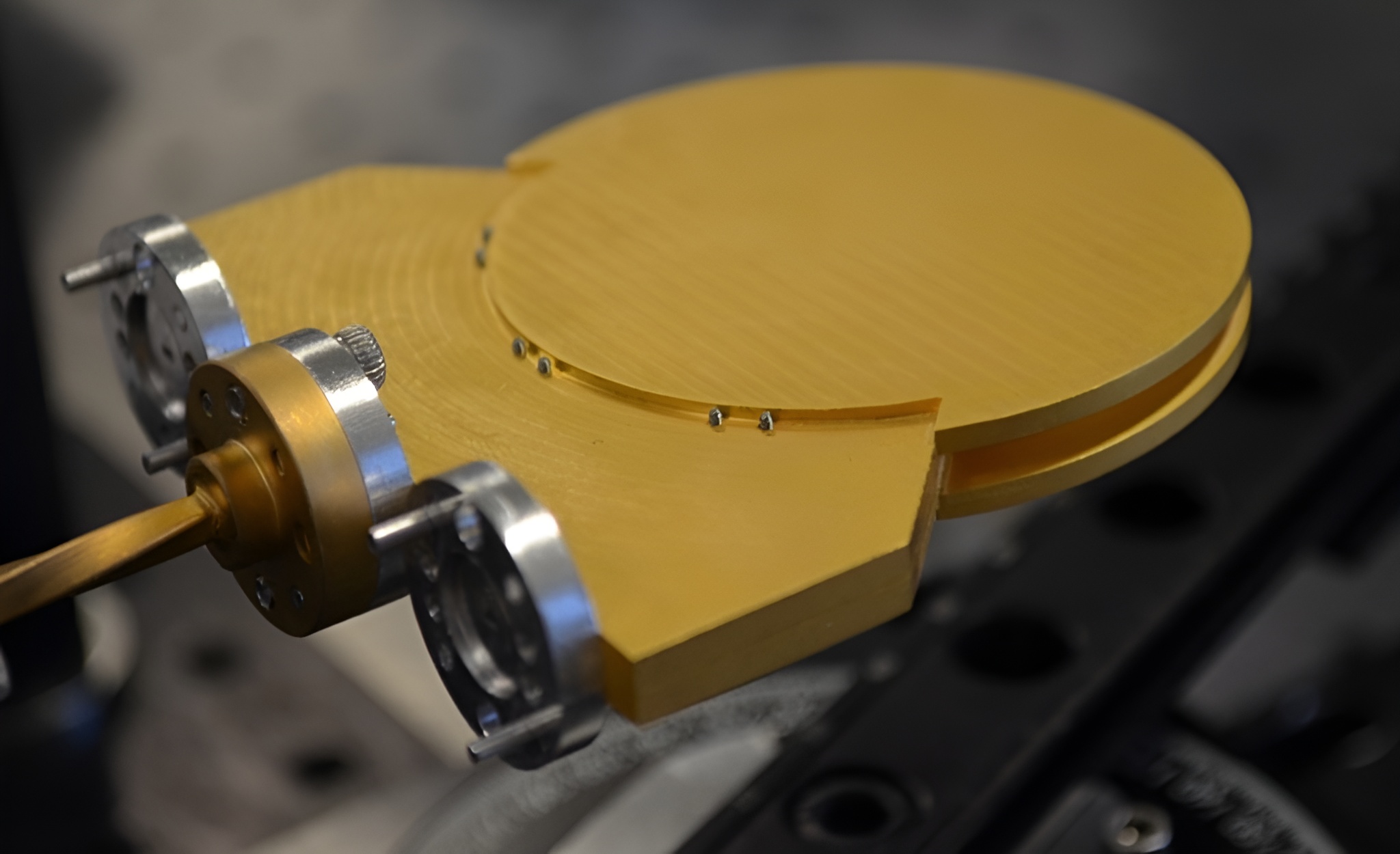 Terahertz Luneberg Lens