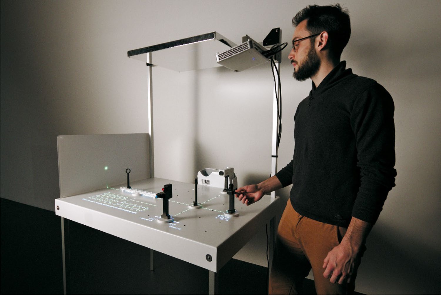 Terahertz research image associated with Reconfigurable and versatile augmented reality optical setup for tangible experimentations
